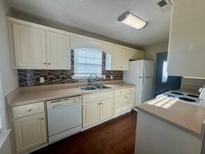 1653 Summerwoods Cir in Griffin, GA - Building Photo - Building Photo