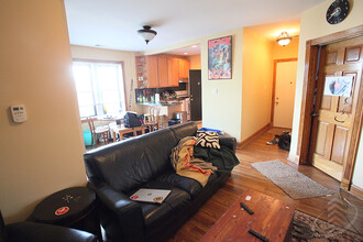 2838 Francisco N Ave in Chicago, IL - Building Photo - Building Photo
