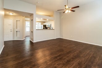 1063 Alpug Ave in Oviedo, FL - Foto de edificio - Building Photo