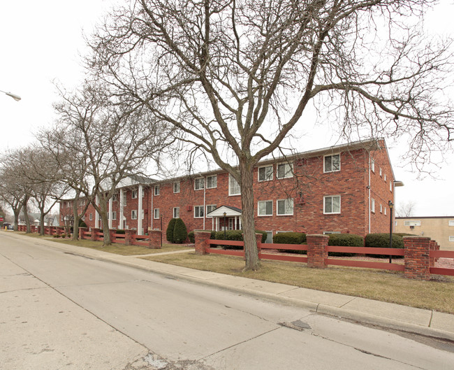 Barclay House Apartments in Westland, MI - Building Photo - Building Photo