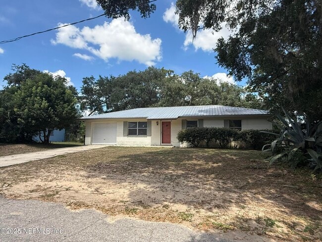 604 Tremont St in Interlachen, FL - Building Photo - Building Photo