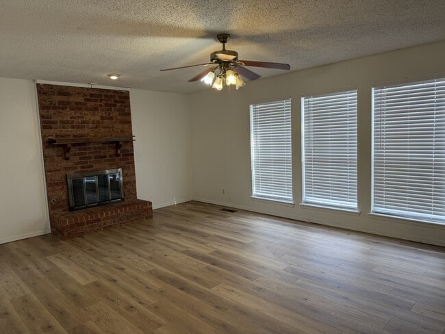 202 N Cimarron Dr in Enid, OK - Building Photo - Building Photo