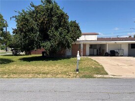 414 N 37 1/2 St in McAllen, TX - Building Photo