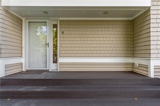 4 Polo Club Rd in Narragansett, RI - Building Photo - Building Photo