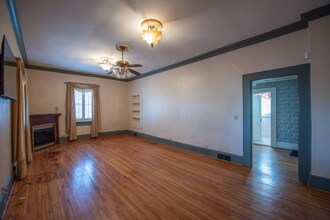 209 W 1st St in West Jefferson, NC - Building Photo - Building Photo