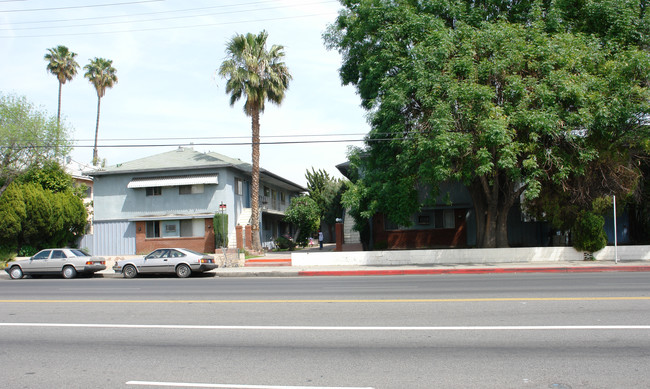 6606 Woodman Ave in Van Nuys, CA - Building Photo - Building Photo