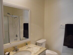 1707 Pacific Coast Hwy, Unit 224 in Hermosa Beach, CA - Building Photo - Building Photo