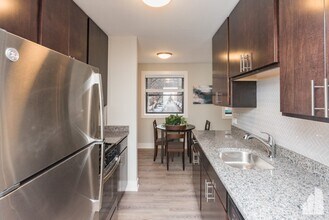 530 W Surf St, Unit 511 in Chicago, IL - Building Photo - Building Photo