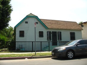 402 E 92nd St in Los Angeles, CA - Building Photo - Building Photo
