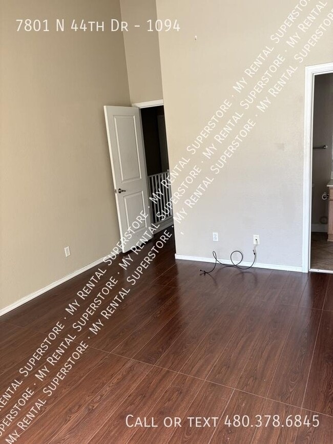 7801 N 44th Dr in Glendale, AZ - Foto de edificio - Building Photo