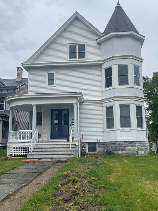 65 S Clinton St in Poughkeepsie, NY - Building Photo