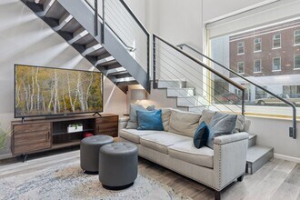 R7 Lofts in St. Paul, MN - Building Photo - Building Photo