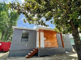 336 Bonnie View Rd in Dallas, TX - Building Photo