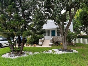 130 SW 1st Ave in Hallandale Beach, FL - Building Photo - Building Photo