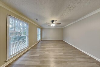 9880 Lake Forest Way in Roswell, GA - Building Photo - Building Photo