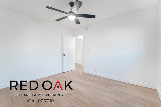 919 S Lake St in Los Angeles, CA - Foto de edificio - Building Photo