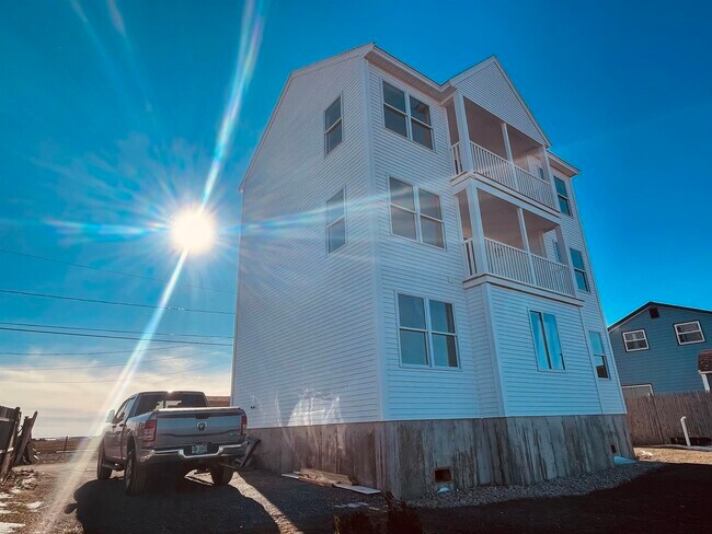 6 Cross Beach Rd in Seabrook, NH - Building Photo - Building Photo