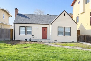 329 B St in Davis, CA - Building Photo