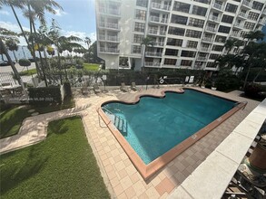 1430 Brickell Bay Dr in Miami, FL - Building Photo - Building Photo