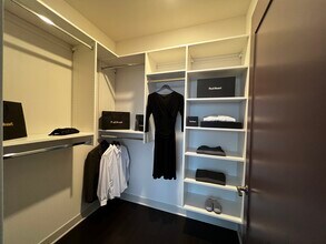 350 N Orleans St in Chicago, IL - Foto de edificio - Building Photo