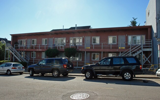 2111 Grove St in San Francisco, CA - Foto de edificio - Building Photo