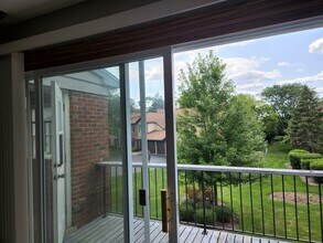 188 Grove Ave, Unit C in Des Plaines, IL - Building Photo - Building Photo