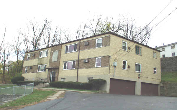 2824 Westknolls Ln in Cincinnati, OH - Building Photo