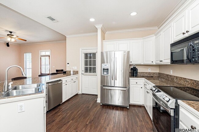 5218 Eastbay Dr in Baton Rouge, LA - Building Photo - Building Photo