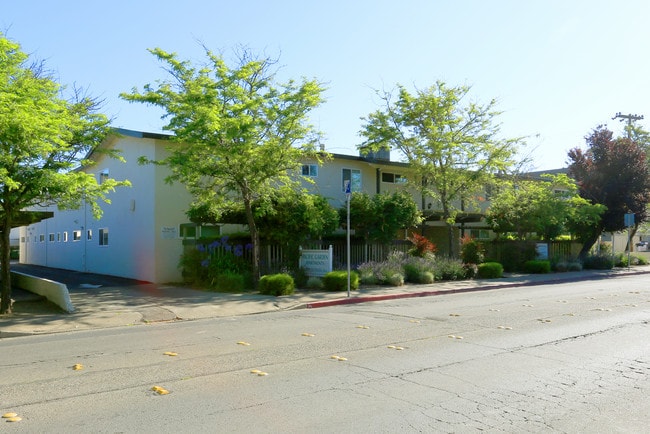 Pacific Garden Apartments in Santa Rosa, CA - Building Photo - Building Photo