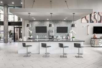 Memorial West in Houston, TX - Foto de edificio - Building Photo