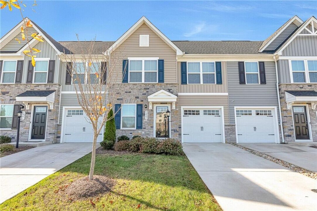 6573 Carters Walk Ln in Richmond, VA - Building Photo
