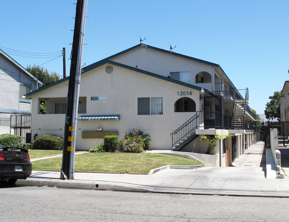 13512-13516 Lemoli Ave in Hawthorne, CA - Building Photo