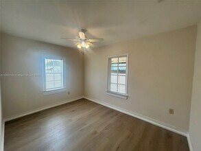 2000 Harding St in Hollywood, FL - Building Photo - Building Photo