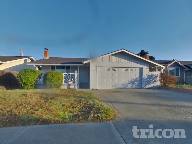 372 Hopkins Dr in Fairfield, CA - Building Photo - Building Photo