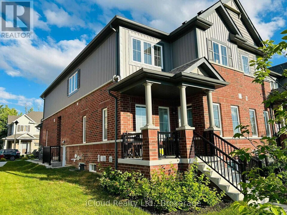 35 Brixham Ln in Brampton, ON - Building Photo