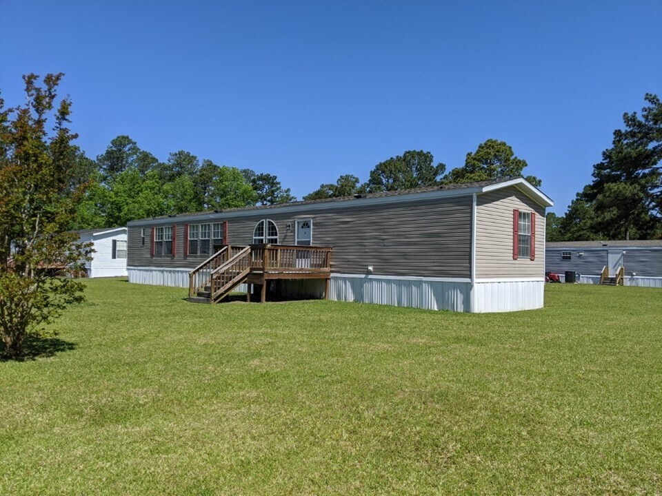 600 Leatherback Ct in Hubert, NC - Building Photo