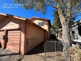330 4th St in Sparks, NV - Building Photo