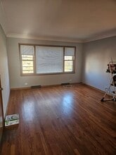 4741 Keeney St, Unit 4741 keeney 2 west in Skokie, IL - Foto de edificio - Building Photo