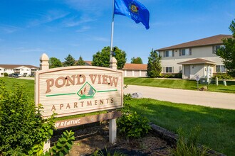 Pondview Apartments in Lake Mills, WI - Foto de edificio - Building Photo