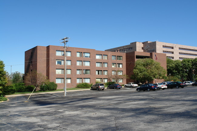 De Freese Manor in Omaha, NE - Building Photo - Building Photo