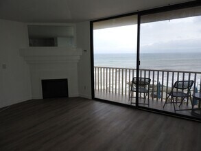 5015 Santa Cruz Ave in San Diego, CA - Building Photo - Building Photo