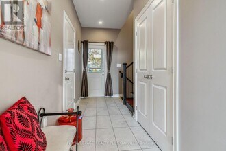 71 Locheed Dr in Hamilton, ON - Building Photo - Building Photo