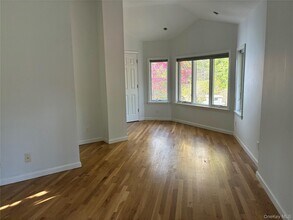 7 Valley View Rd in Chappaqua, NY - Building Photo - Building Photo