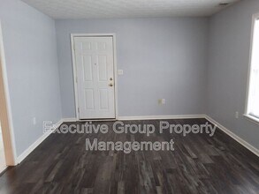 103 Hurstfield Dr in Radcliff, KY - Building Photo - Building Photo