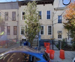 531 28th St in Union City, NJ - Building Photo