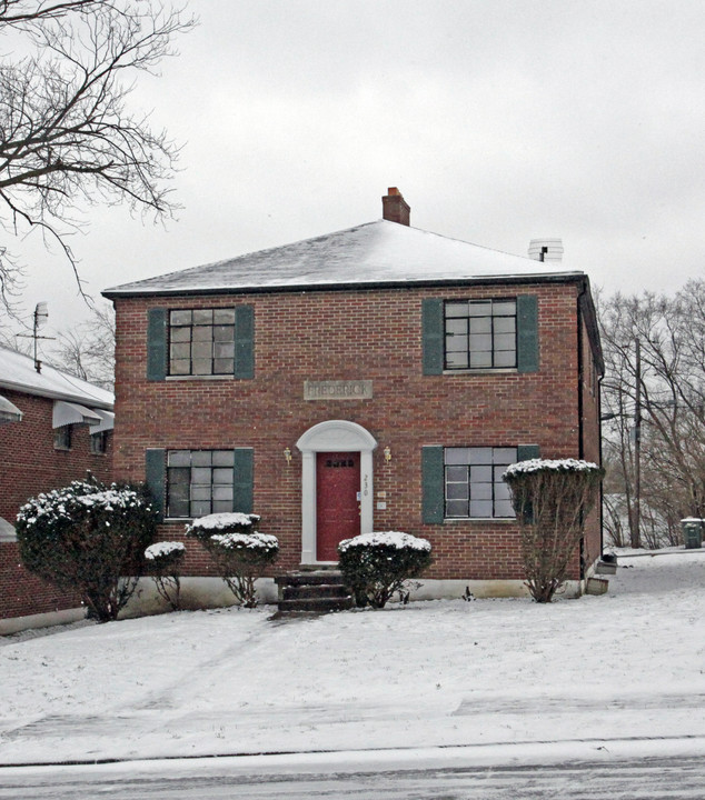 230 Basswood Ave in Dayton, OH - Building Photo