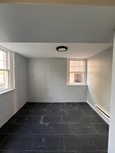 579 Liberty Ave, Unit BSMT in Jersey City, NJ - Building Photo - Building Photo