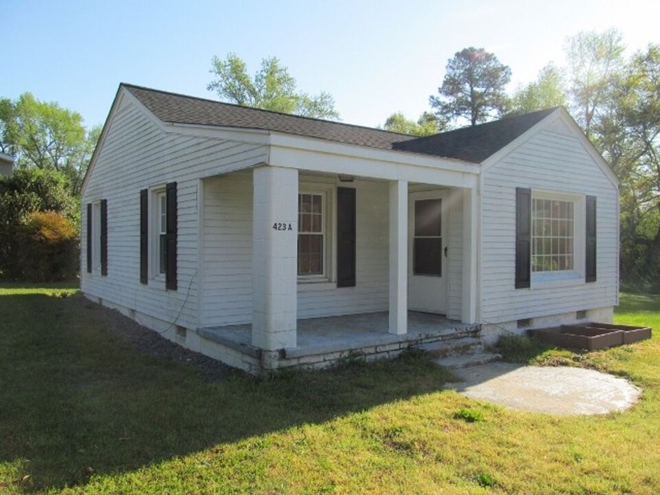 423 Riverbend Rd in Goldsboro, NC - Building Photo