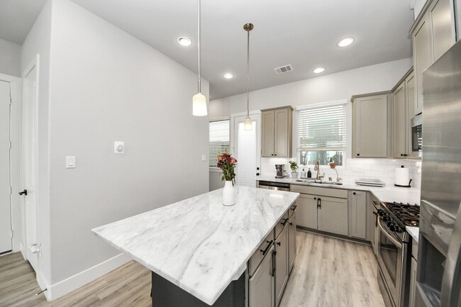 9017 Lonestar Creekbend Ln