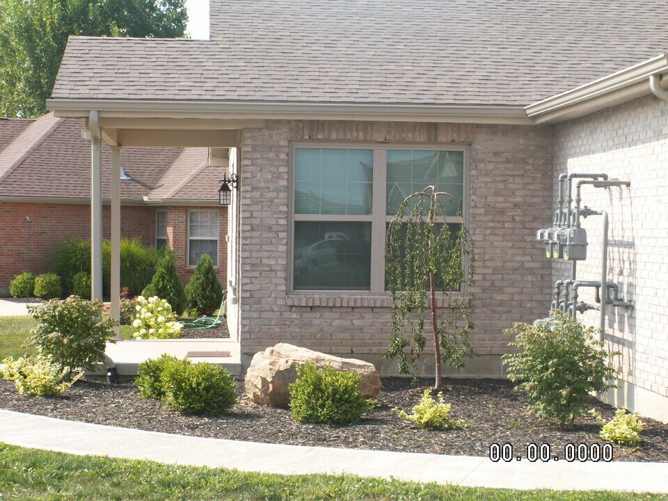 2213 Morning Glory Dr in Troy, OH - Building Photo